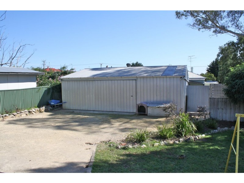 17 Fifth Avenue, Naracoorte SA 5271