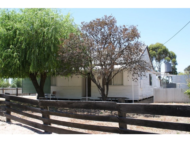 4 Railway Terrace, Frances SA 5262