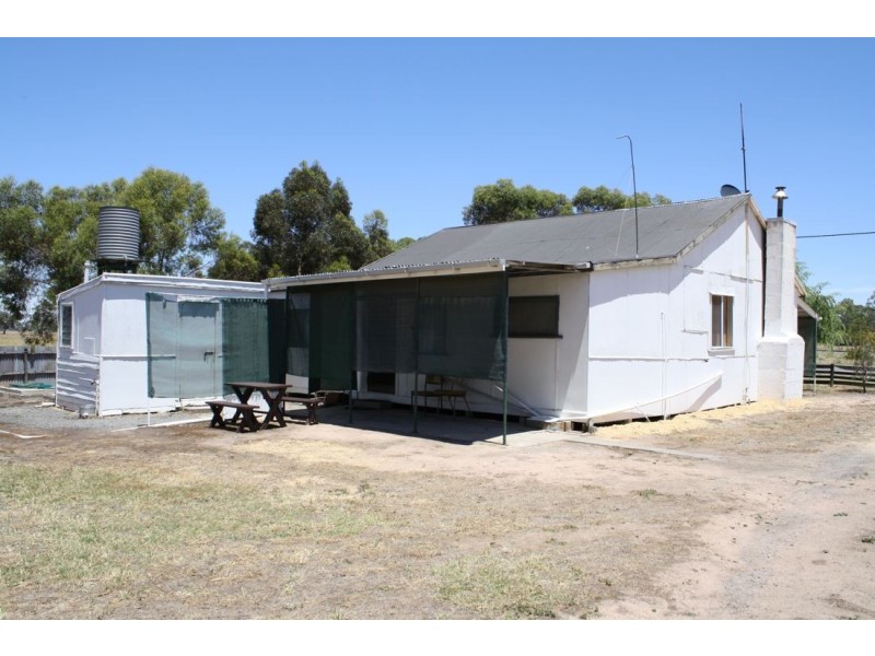 4 Railway Terrace, Frances SA 5262