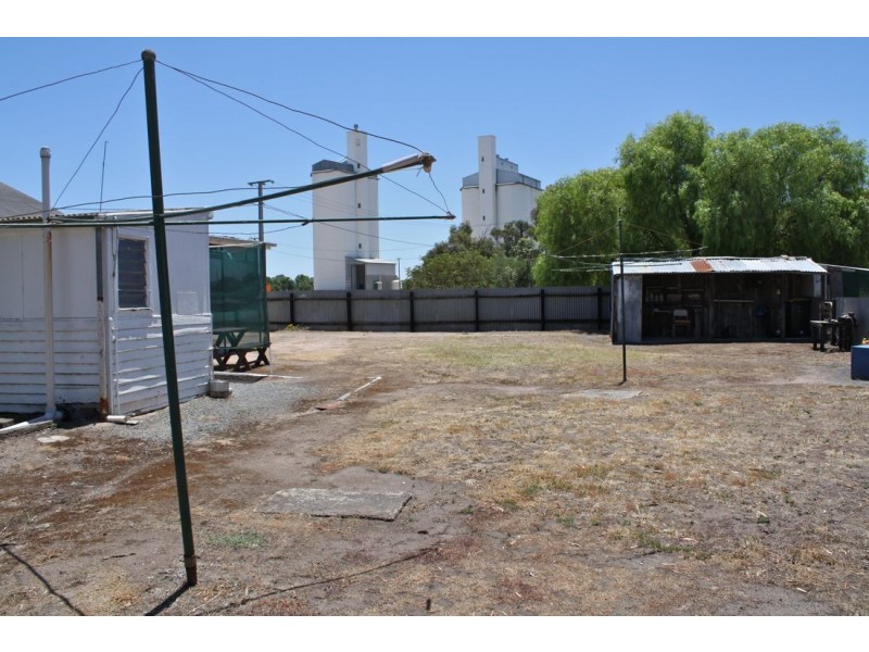 4 Railway Terrace, Frances SA 5262