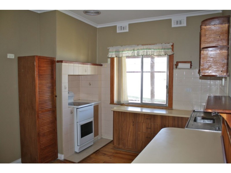 11 Fourth Avenue, Naracoorte SA 5271