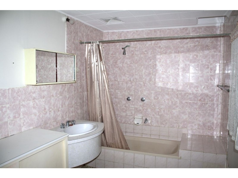 11 Fourth Avenue, Naracoorte SA 5271