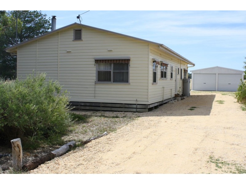 5 Laidlaw Street, Apsley VIC 3319