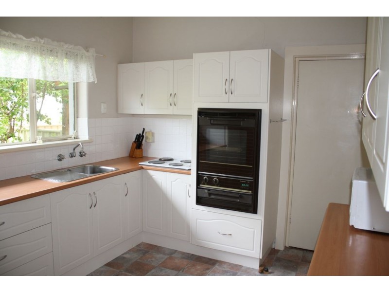 32 Memorial Drive, Naracoorte SA 5271