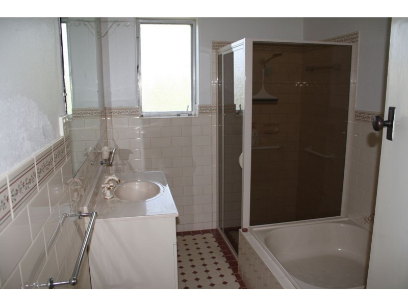 32 Memorial Drive, Naracoorte SA 5271