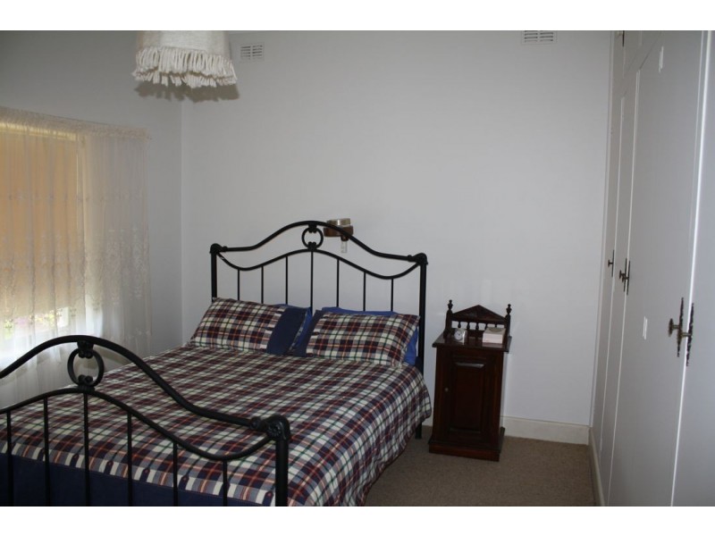 32 Memorial Drive, Naracoorte SA 5271