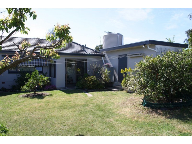 32 Memorial Drive, Naracoorte SA 5271