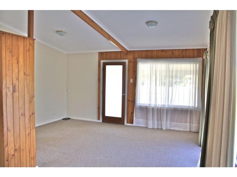 11 Moore Street, Naracoorte SA 5271