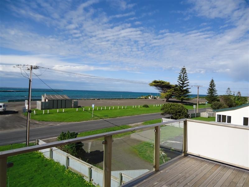 10 Beach Road, Beachport SA 5280