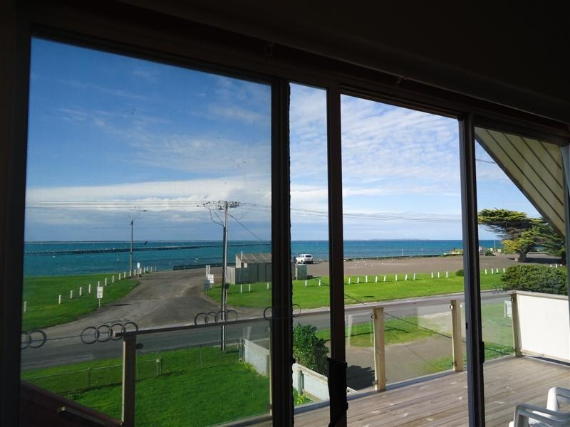 10 Beach Road, Beachport SA 5280