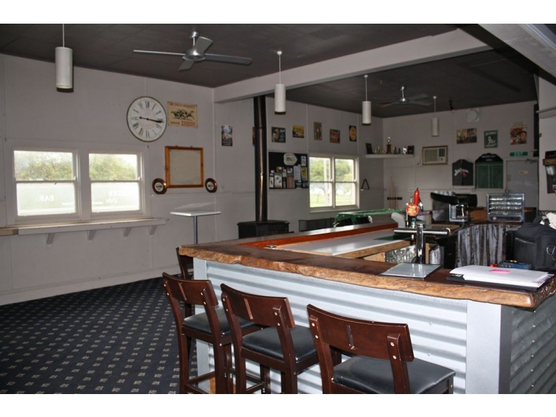 65 * Wallace Street, Apsley VIC 3319