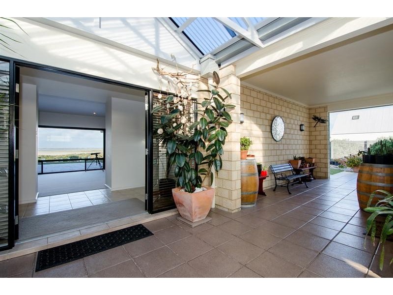 23 Railway Terrace North, Beachport SA 5280