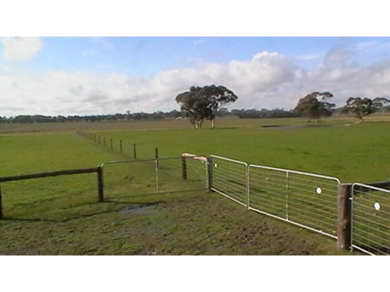 113 Jim Whitehead Road, Edenhope VIC 3318