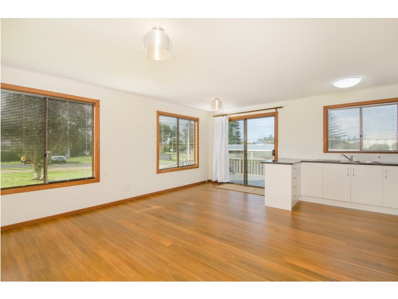 11 Chambers Street, Beachport SA 5280