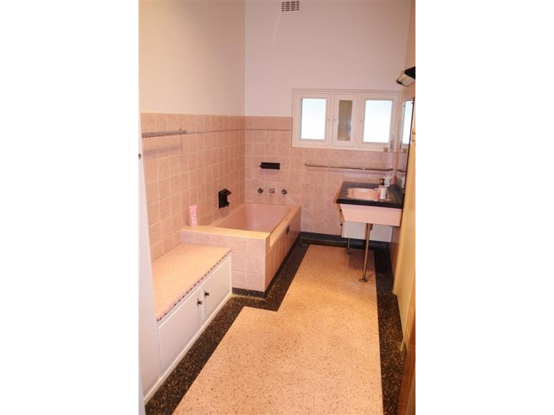 41 Adelaide Road, Millicent SA 5280