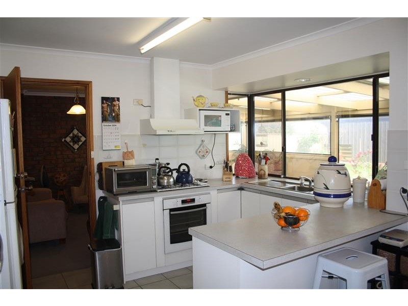 2 Varcoe Street, Beachport SA 5280