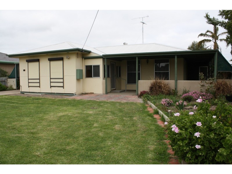 14 Sixth Avenue, Naracoorte SA 5271