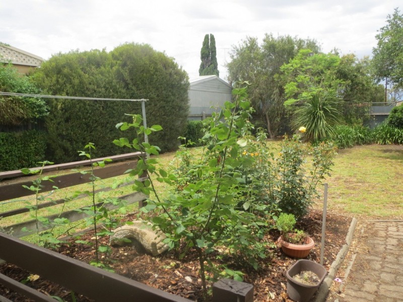 8 Fourth Avenue, Naracoorte SA 5271