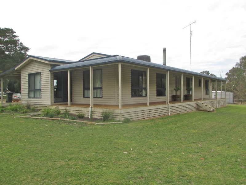 6 Johnston Street, Apsley VIC 3319