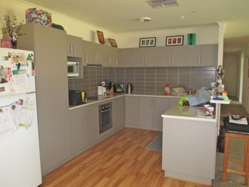 6 Johnston Street, Apsley VIC 3319