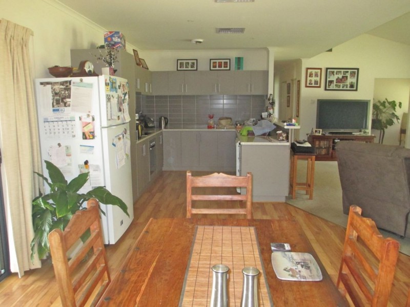 6 Johnston Street, Apsley VIC 3319