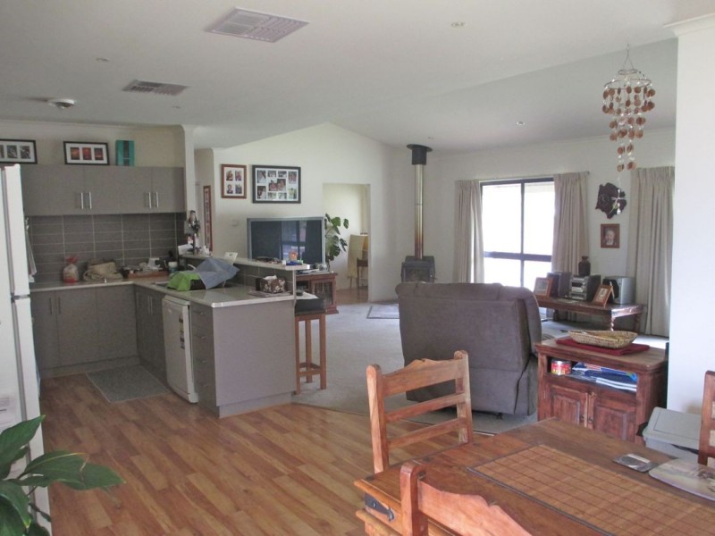 6 Johnston Street, Apsley VIC 3319