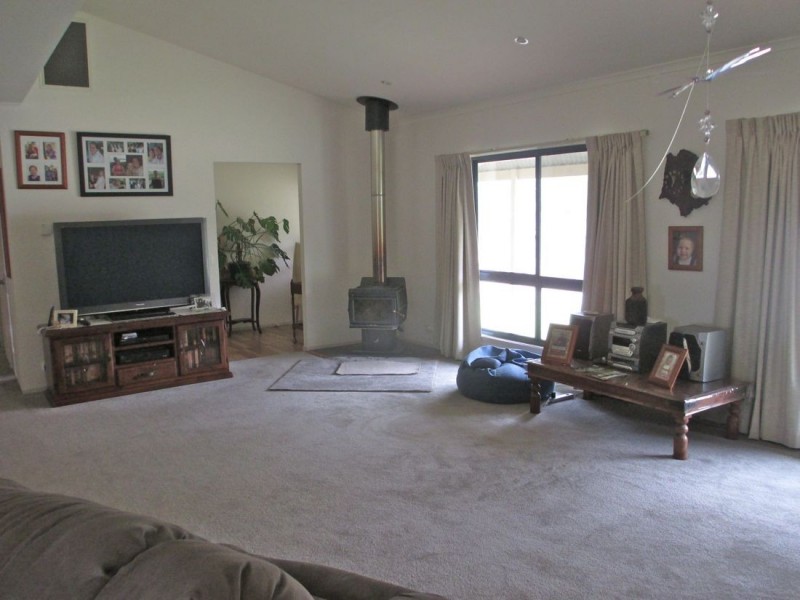 6 Johnston Street, Apsley VIC 3319