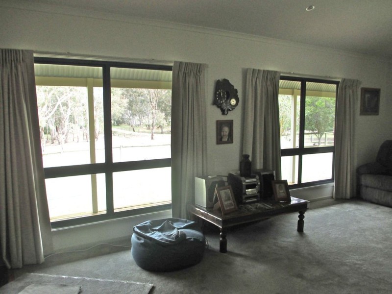 6 Johnston Street, Apsley VIC 3319