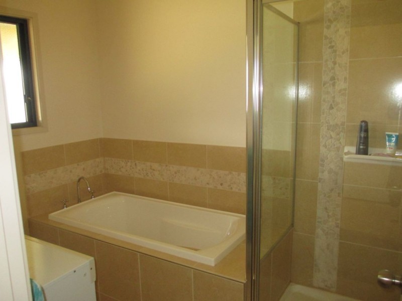 6 Johnston Street, Apsley VIC 3319