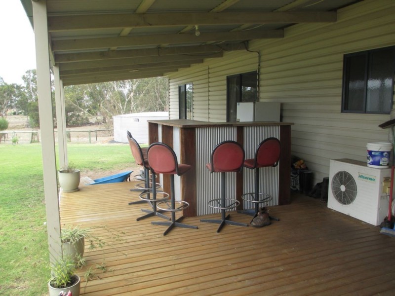 6 Johnston Street, Apsley VIC 3319