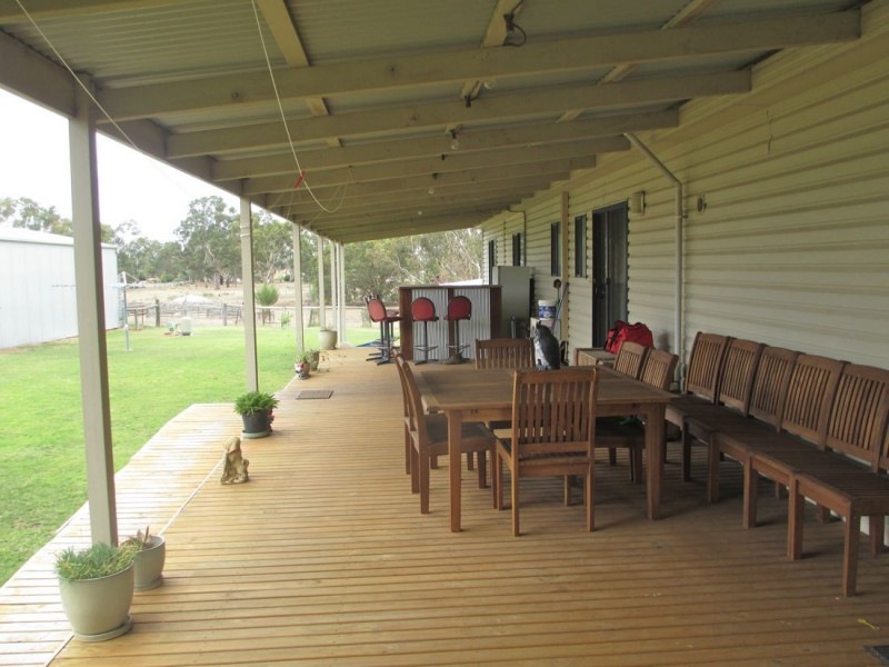 6 Johnston Street, Apsley VIC 3319