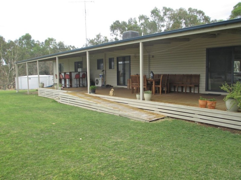 6 Johnston Street, Apsley VIC 3319