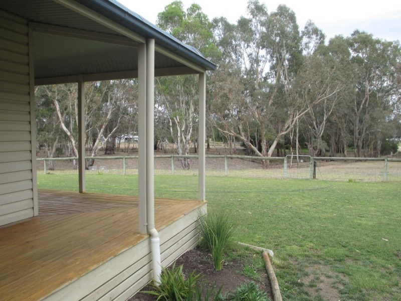 6 Johnston Street, Apsley VIC 3319