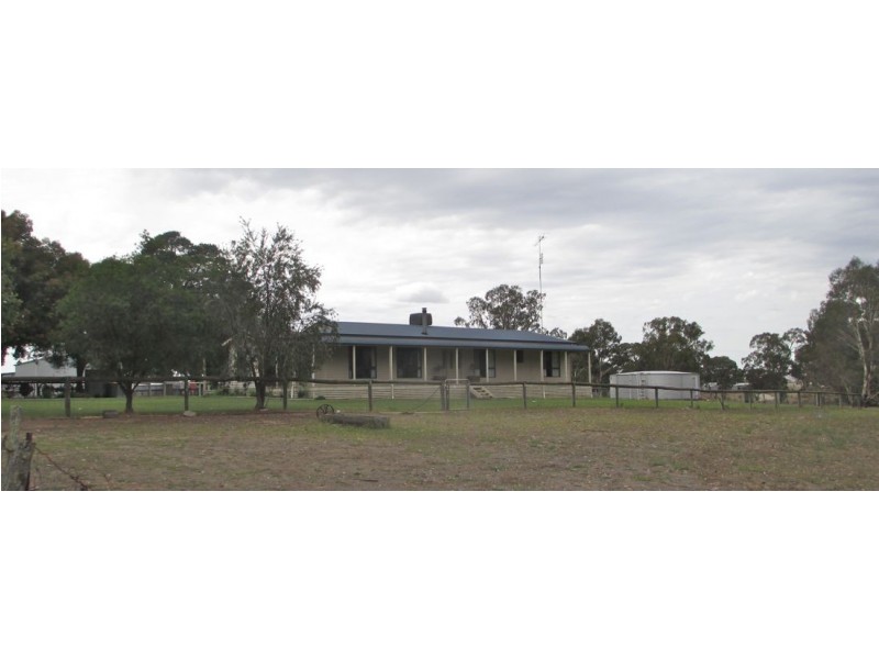 6 Johnston Street, Apsley VIC 3319