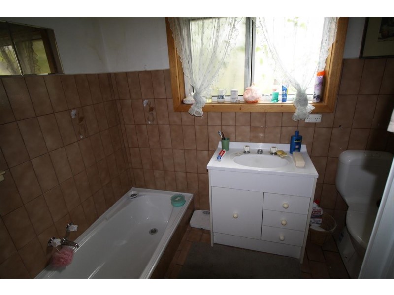 42 Wallace Street, Apsley VIC 3319