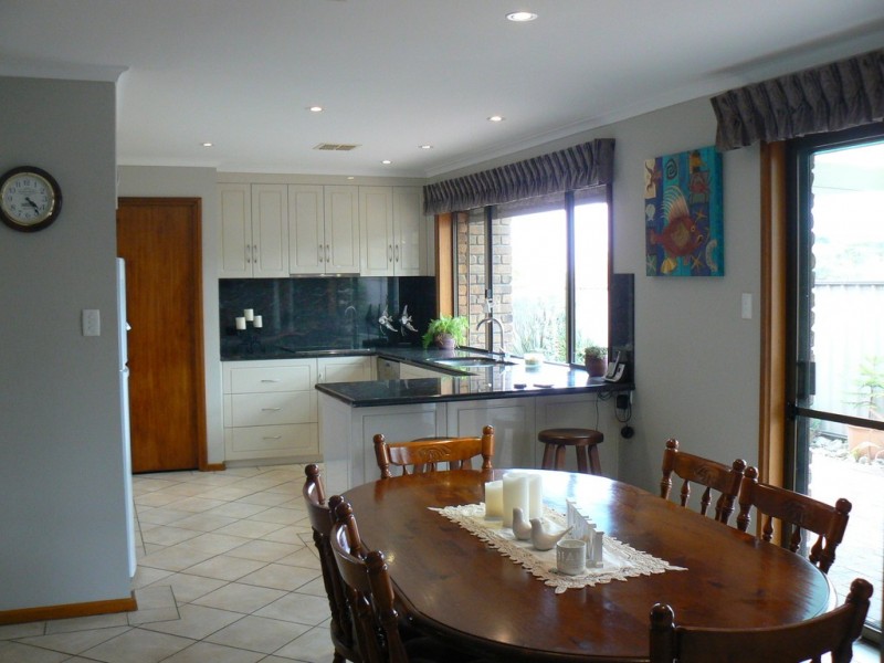 16 Arthur Street, Beachport SA 5280