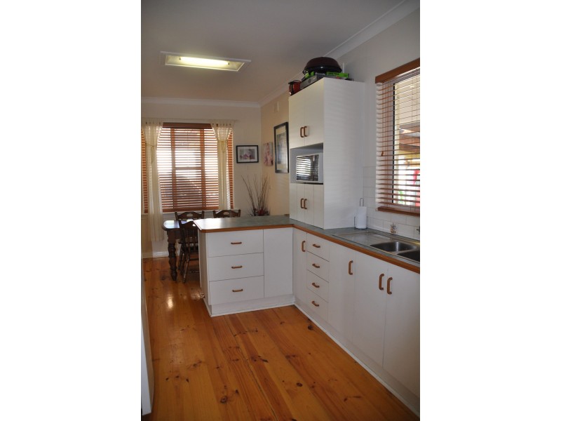 4 Fourth Avenue, Naracoorte SA 5271