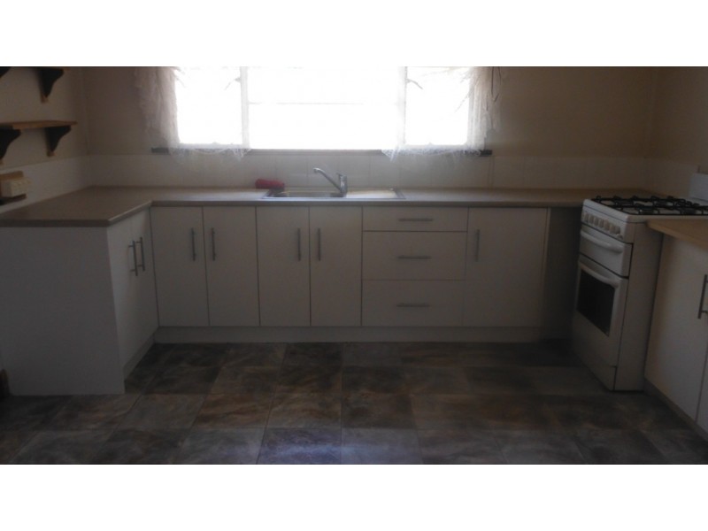 8 Second Avenue, Naracoorte SA 5271