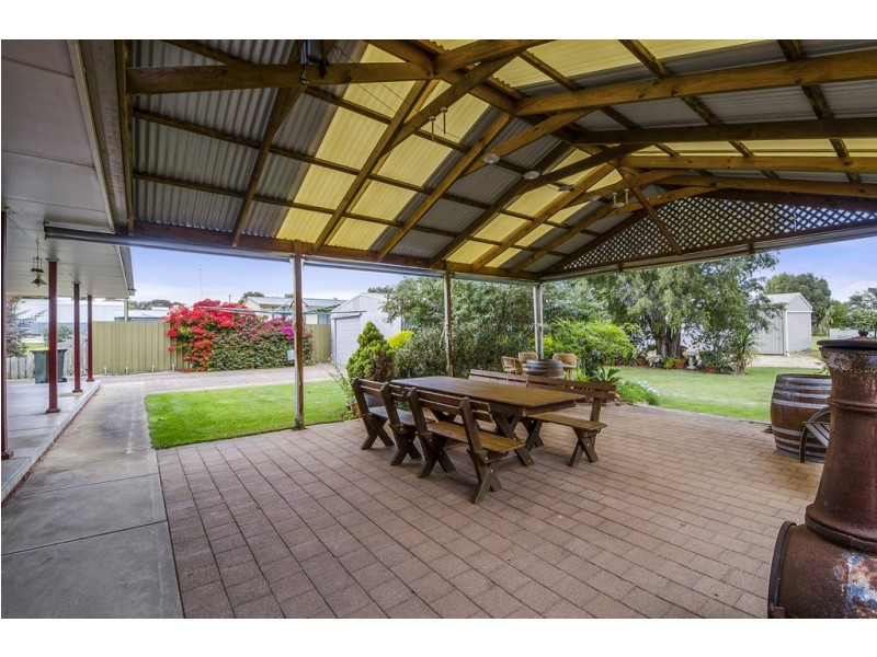 18 Fordham Ave, Naracoorte SA 5271