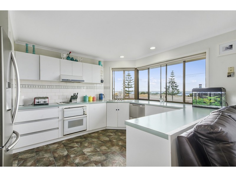 28 Beach Road, Beachport SA 5280