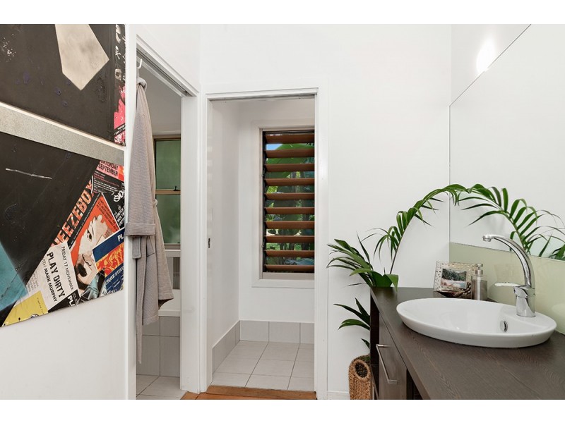 1 Corlis Crescent, Bangalow NSW 2479