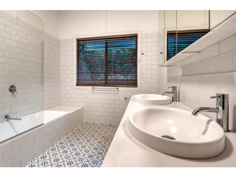 1 DEACON STREET, Bangalow NSW 2479