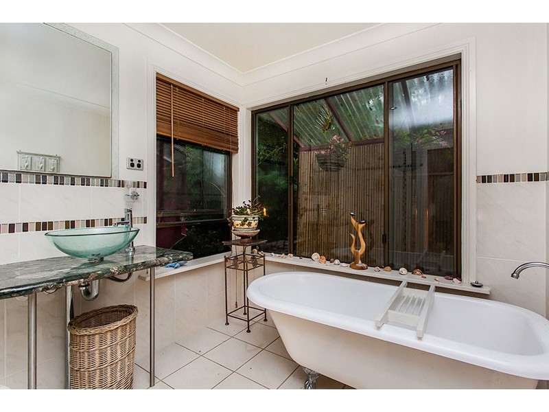 16 Palm Tree Crescent, Bangalow NSW 2479