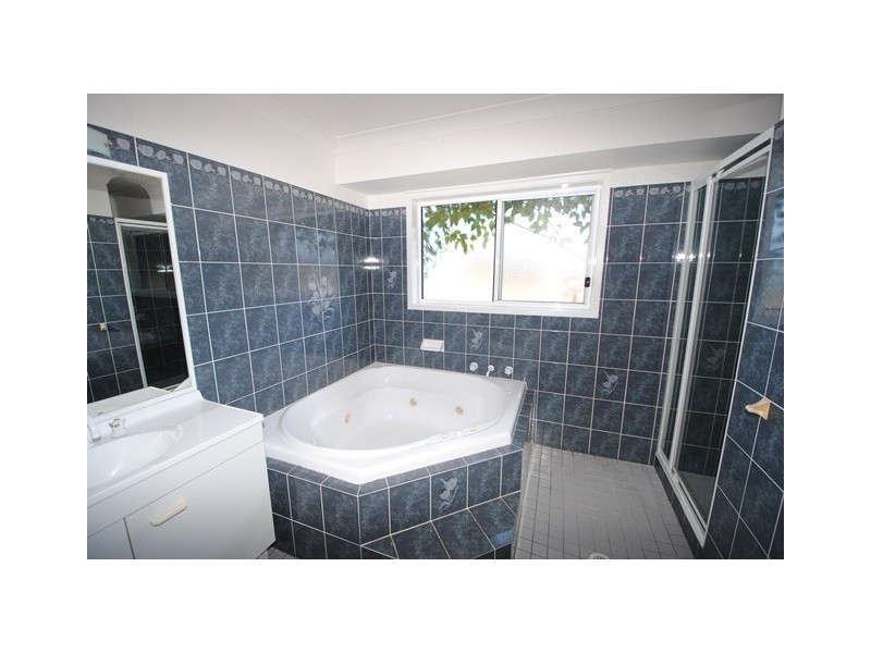 6 Moroney Avenue, St Georges Basin NSW 2540
