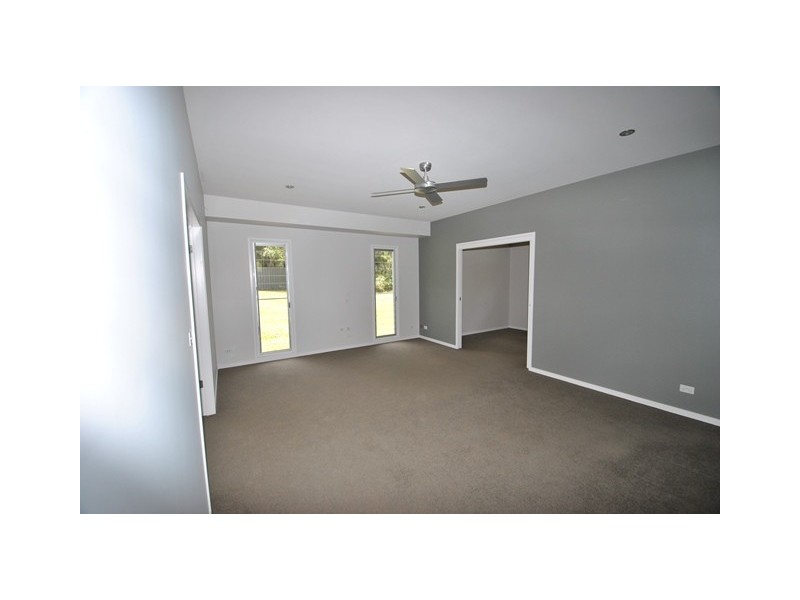 16 Park Road, St Georges Basin NSW 2540