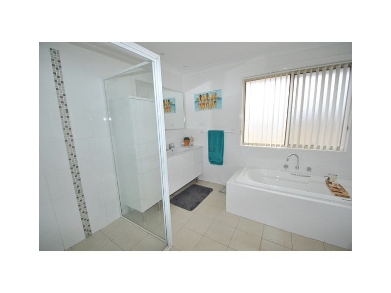 25 Capeland Avenue, Sanctuary Point NSW 2540