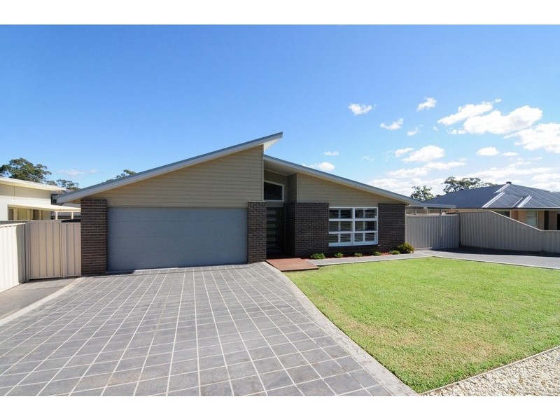 17 Paino Crescent, Sanctuary Point NSW 2540