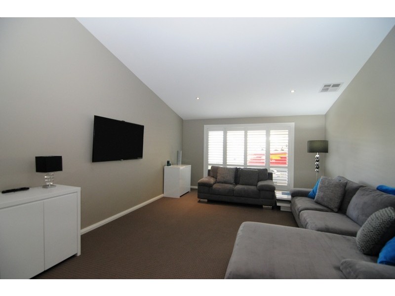 17 Paino Crescent, Sanctuary Point NSW 2540