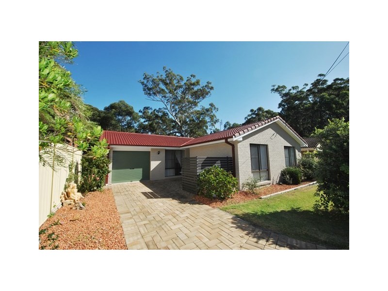 17 Lakeshore Parade, Sussex Inlet NSW 2540