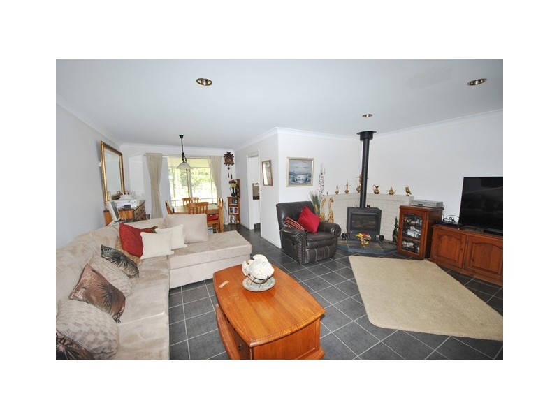 17 Lakeshore Parade, Sussex Inlet NSW 2540
